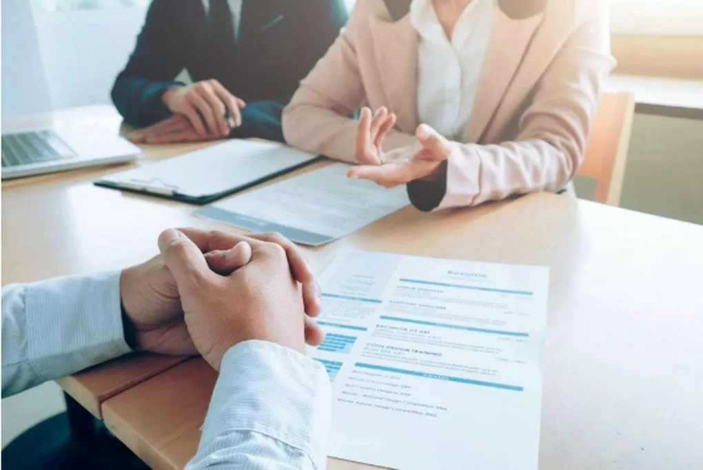 Anh tiếp tục suy yếu trong tháng 3, khi số người tìm việc tăng mạnh nhất kể từ cuối năm 2020. Ảnh minh họa