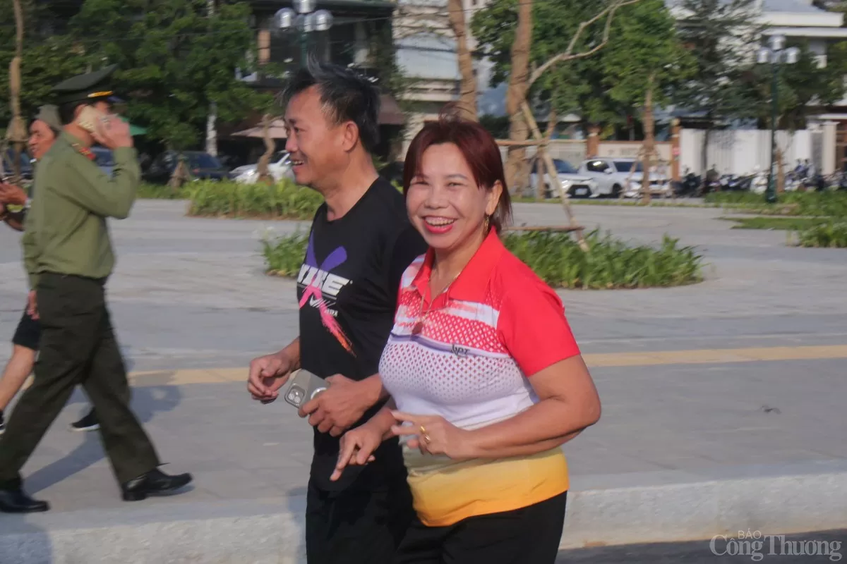 Những bước chạy cùng nụ cười rạng rỡ Những bước chạy cùng nụ cười rạng rỡ