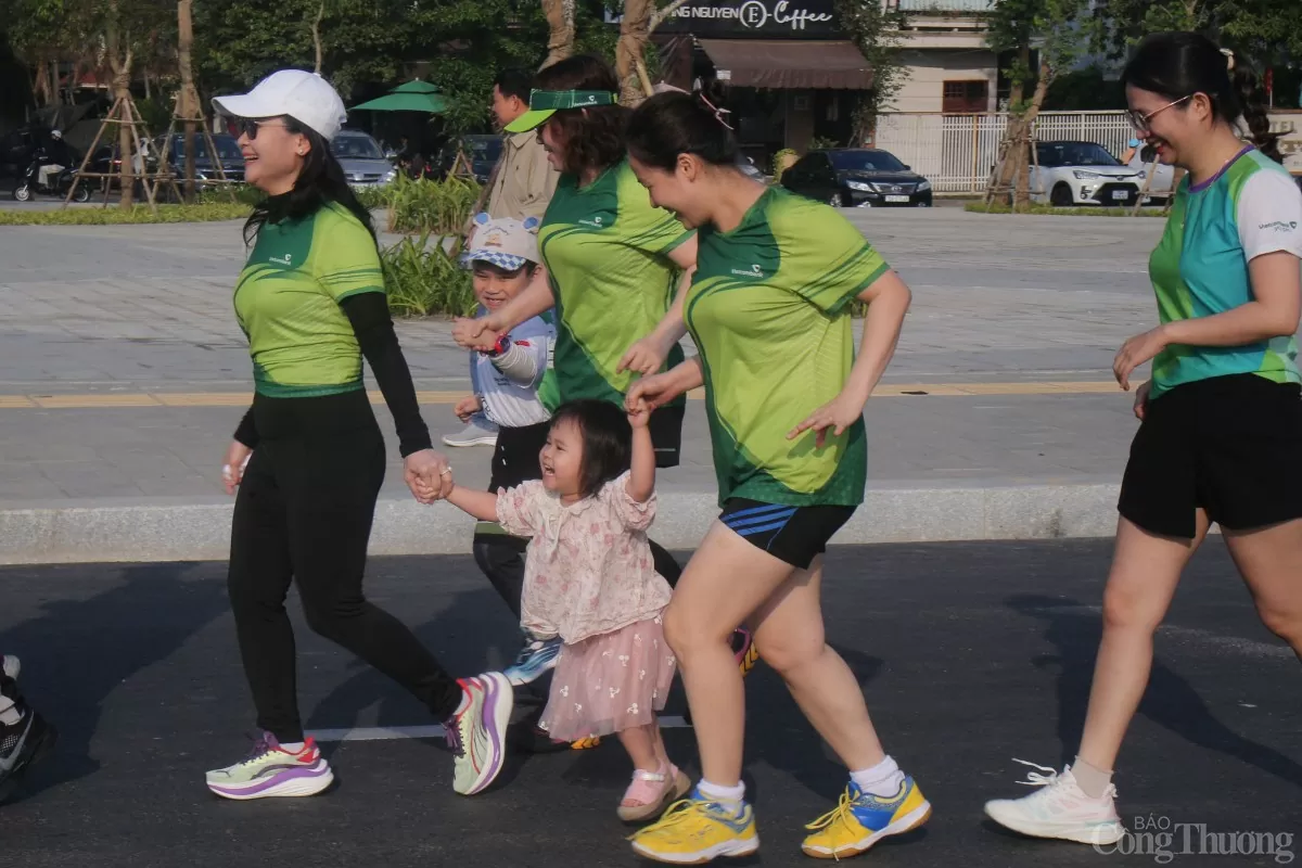 Ngày chạy Olympic còn có sự tham gia của các vận động viên nhí Ngày chạy Olympic còn có sự tham gia của các vận động viên nhí