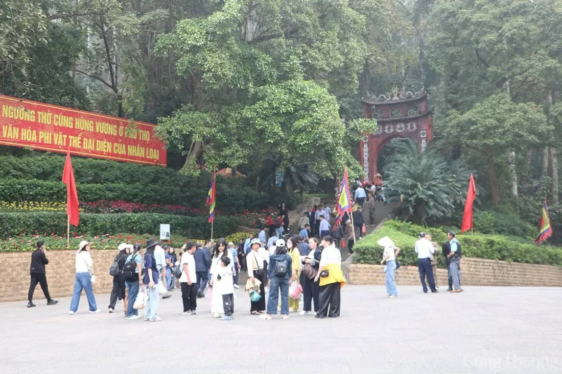 Cảnh quan Đền Hùng trước ngày Giỗ Tổ Hùng Vương
