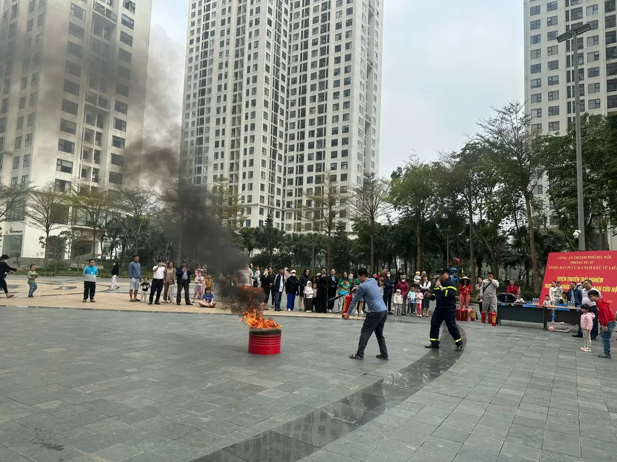 Hà Nội: Hàng nghìn cư dân thực hành phòng cháy chung cư