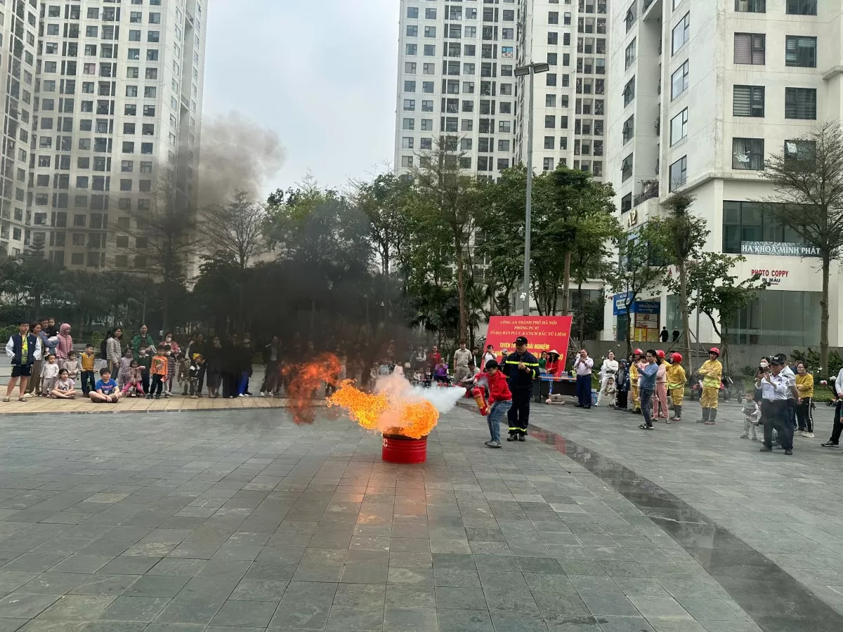 Hà Nội: Hàng nghìn cư dân thực hành phòng cháy chung cư