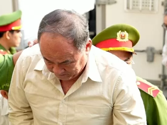 Cái gật đầu ‘bảo kê’ cát tặc và bài học đau xót về tha hoá quyền lực