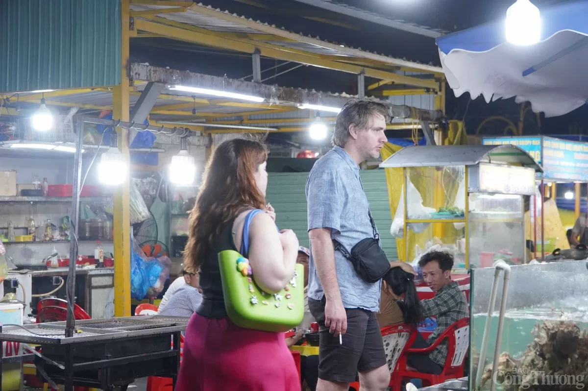 Chợ đêm Côn Đảo: Điểm đến hấp dẫn khách du lịch