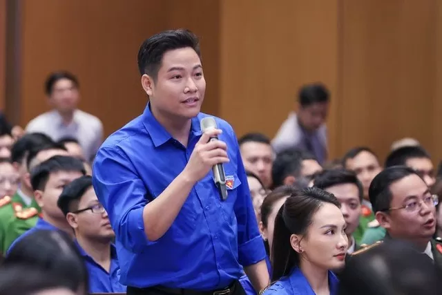 Chủ tịch Câu lạc bộ Xúc tiến thương mại trên nền tảng số (EPC) Bùi Thế Quyền đặt câu hỏi về giải pháp của Chính phủ để số doanh nghiệp Việt Nam đạt tiêu chí Doanh nghiệp khoa học, công nghệ và số doanh nghiệp khởi nghiệp đổi mới sáng tạo tăng gấp 2 lần - Ảnh: VGP/Nhật Bắc