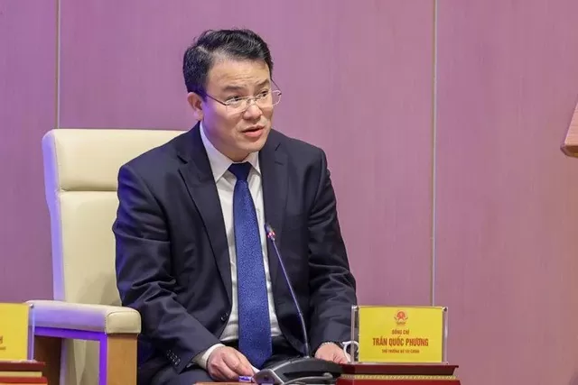 Thứ trưởng Bộ Tài chính Trần Quang Phương trả lời câu hỏi của đại biểu thanh niên - Ảnh: VGP/Nhật Bắc