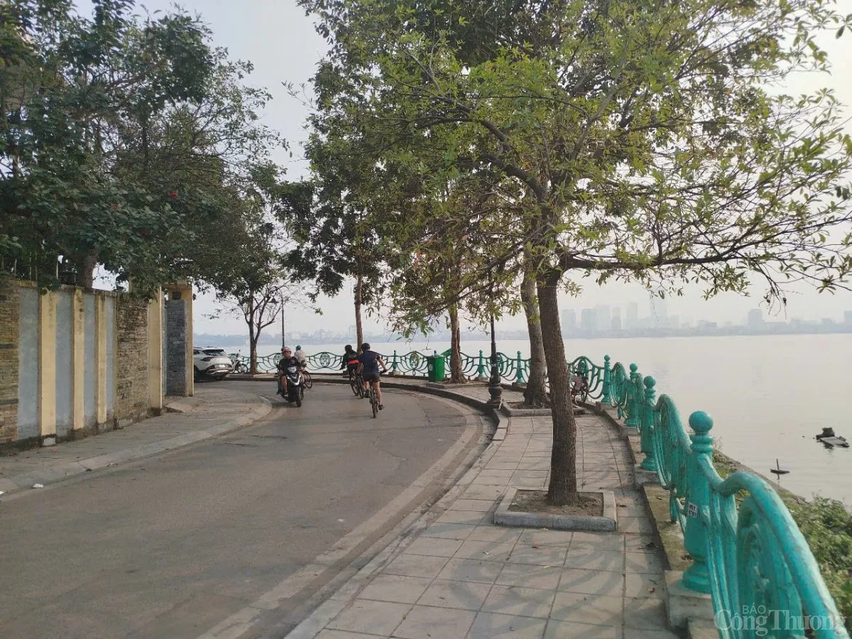 Xem xét xây cầu cạn mở rộng đường ven Hồ Tây