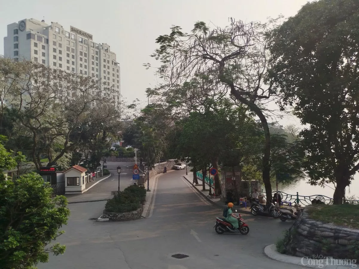 Xem xét xây cầu cạn mở rộng đường ven Hồ Tây