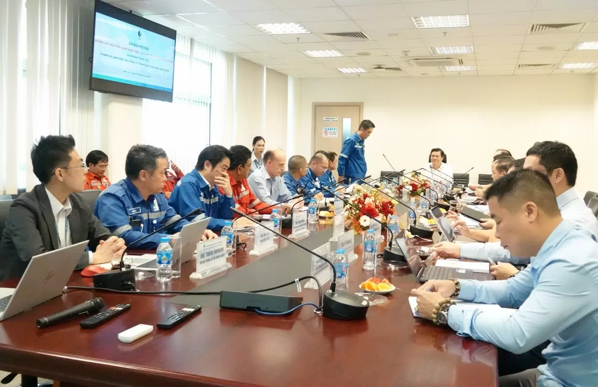thứ trưởng nguyễn sinh nhật tân làm việc tại lọc hóa dầu nghi sơn thanh hóa