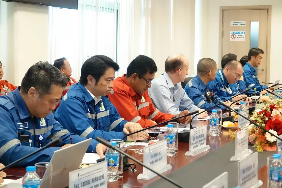 thứ trưởng nguyễn sinh nhật tân làm việc tại lọc hóa dầu nghi sơn thanh hóa