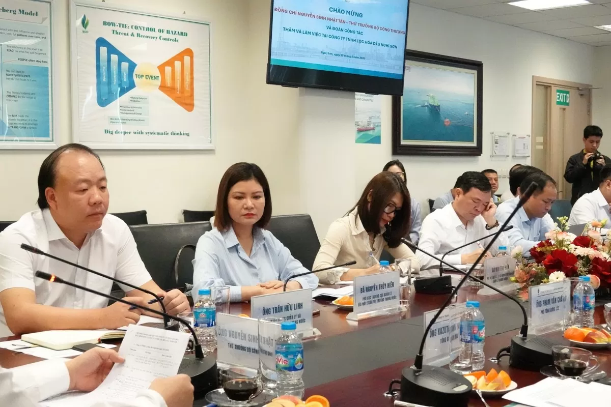 thứ trưởng nguyễn sinh nhật tân làm việc tại lọc hóa dầu nghi sơn thanh hóa