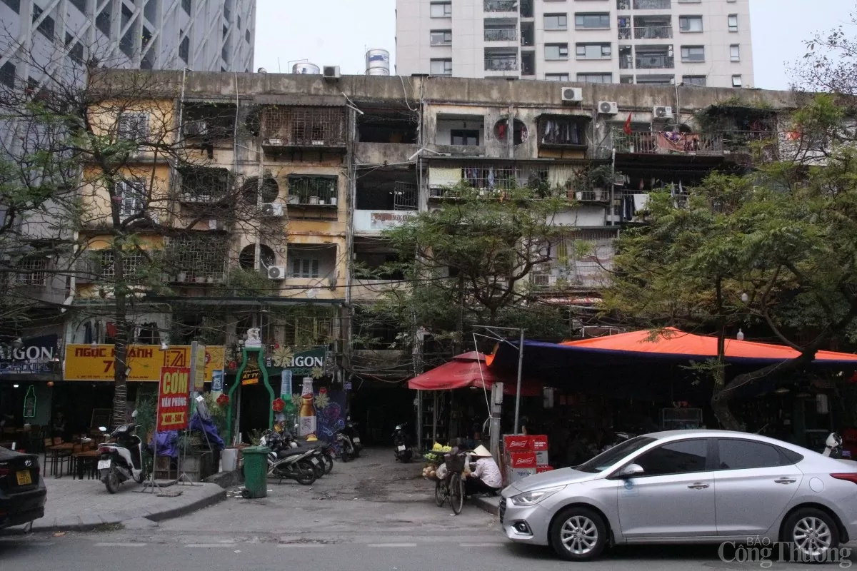 Hà Nội: Mục sở thị những khu tập thể xập xệ được rao bán hơn 100 triệu đồng/m2