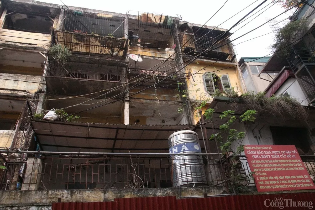 Hà Nội: Mục sở thị những khu tập thể xập xệ được rao bán hơn 100 triệu đồng/m2