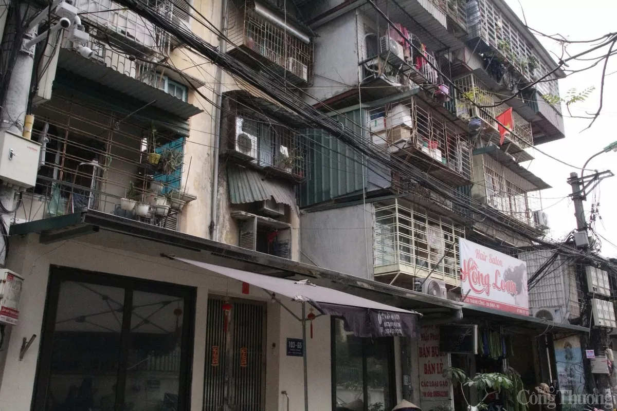 Hà Nội: Mục sở thị những khu tập thể xập xệ được rao bán hơn 100 triệu đồng/m2
