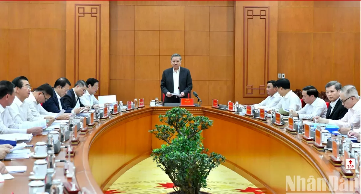 tong bi thu to lam kien quyet khong de lot vao cap uy khoa moi can bo suy thoai tham nhung
