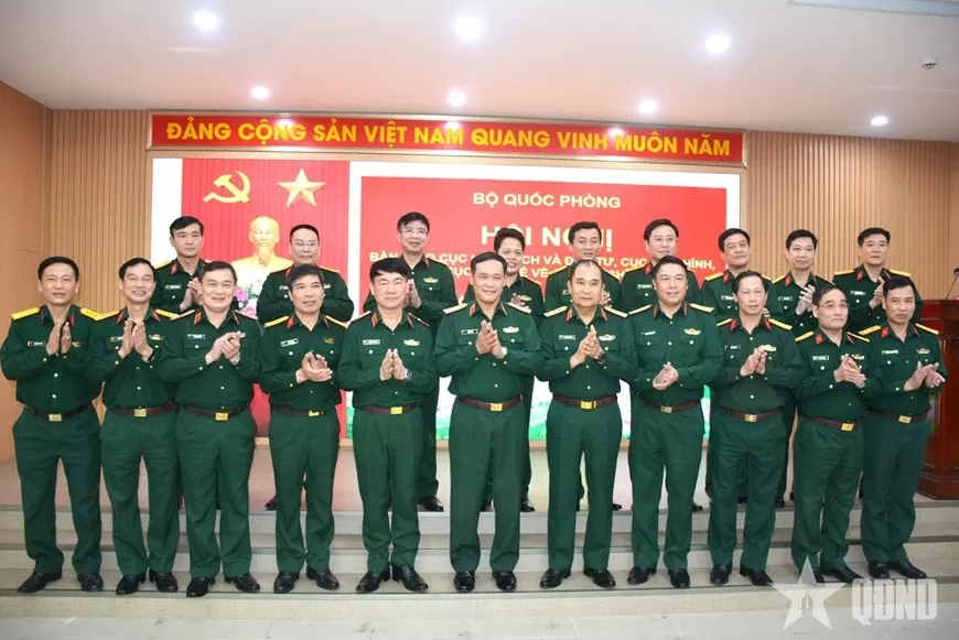 Thượng tướng Vũ Hải Sản, Thượng tướng Phùng Sĩ Tấn và cán bộ Cục Tài chính mới.