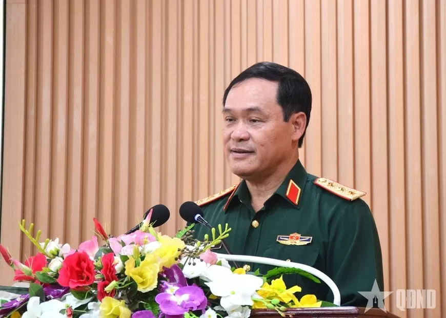 Thượng tướng Vũ Hải Sản, Ủy viên Trung ương Đảng, Thứ trưởng Bộ Quốc phòng, phát biểu tại hội nghị.