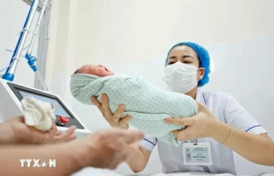Từ 20/3, đảng viên sinh con thứ ba không bị kỷ luật