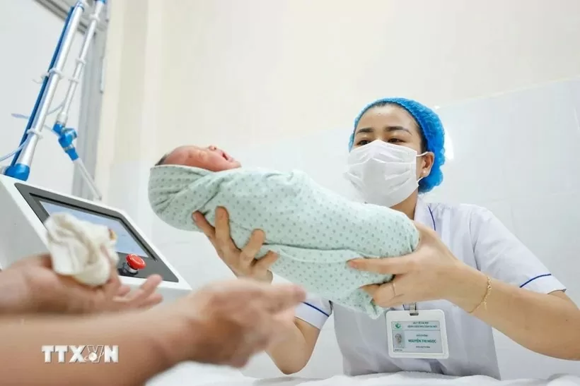 Đảng viên sinh con thứ 3 không còn bị kỷ luật