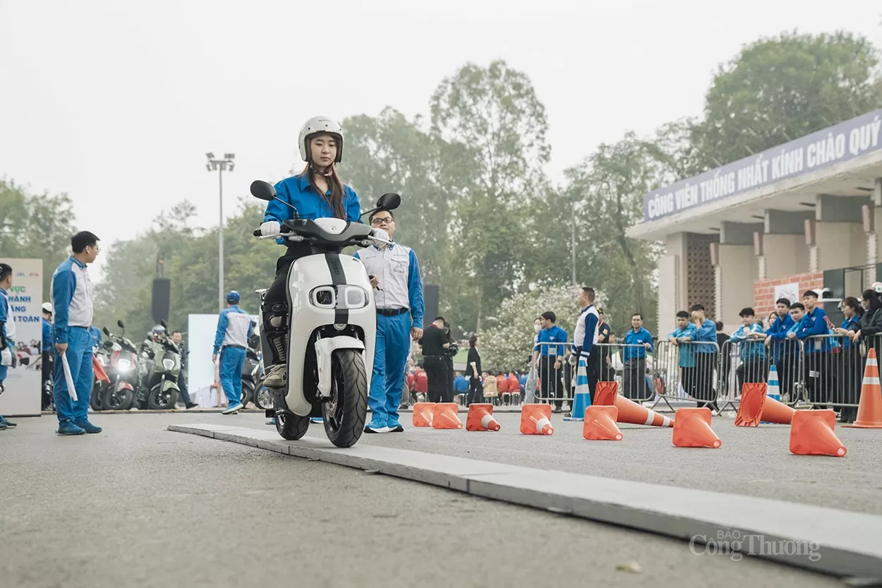 Xây dựng văn hóa giao thông từ tuổi trẻ Xây dựng văn hóa giao thông từ tuổi trẻ