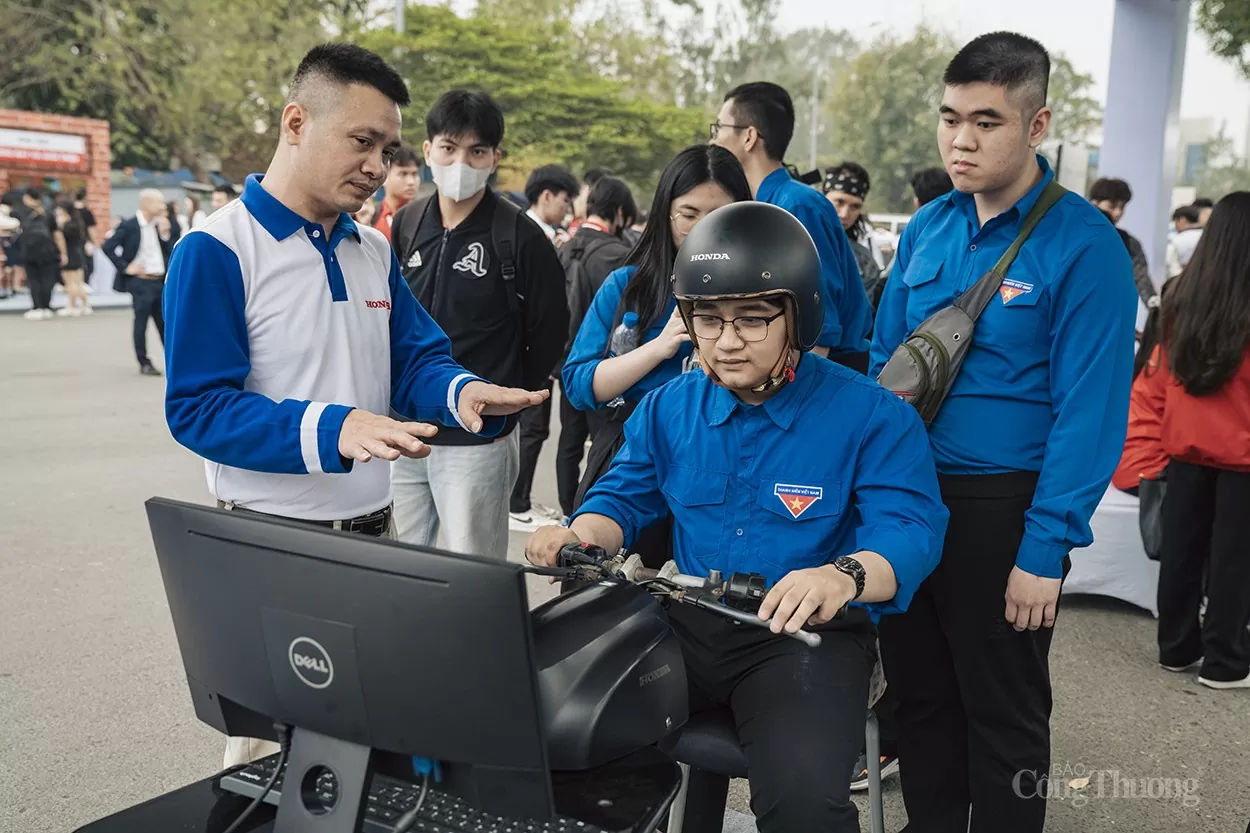 Xây dựng văn hóa giao thông từ tuổi trẻ Xây dựng văn hóa giao thông từ tuổi trẻ