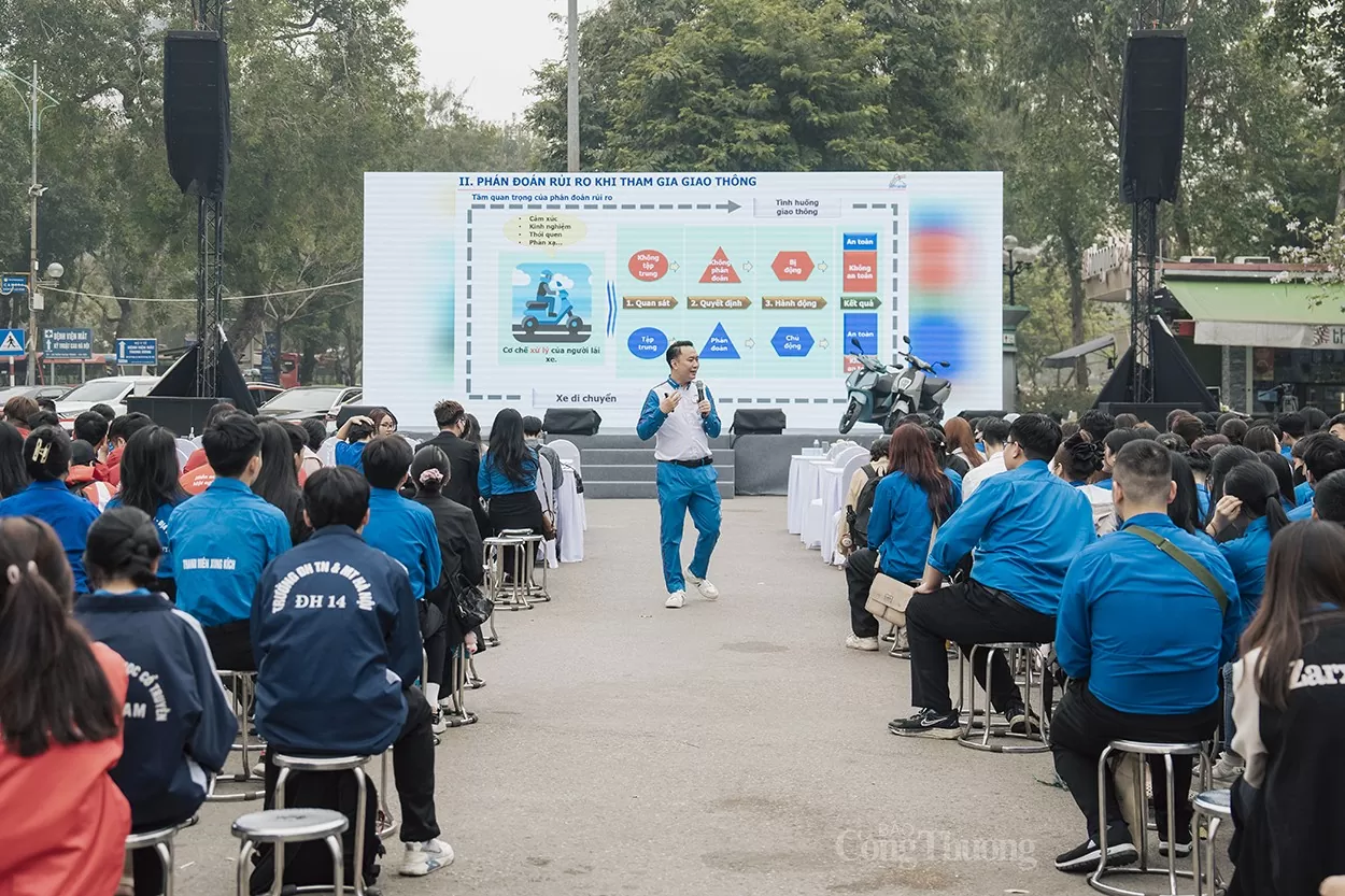 Xây dựng văn hóa giao thông từ tuổi trẻ Xây dựng văn hóa giao thông từ tuổi trẻ