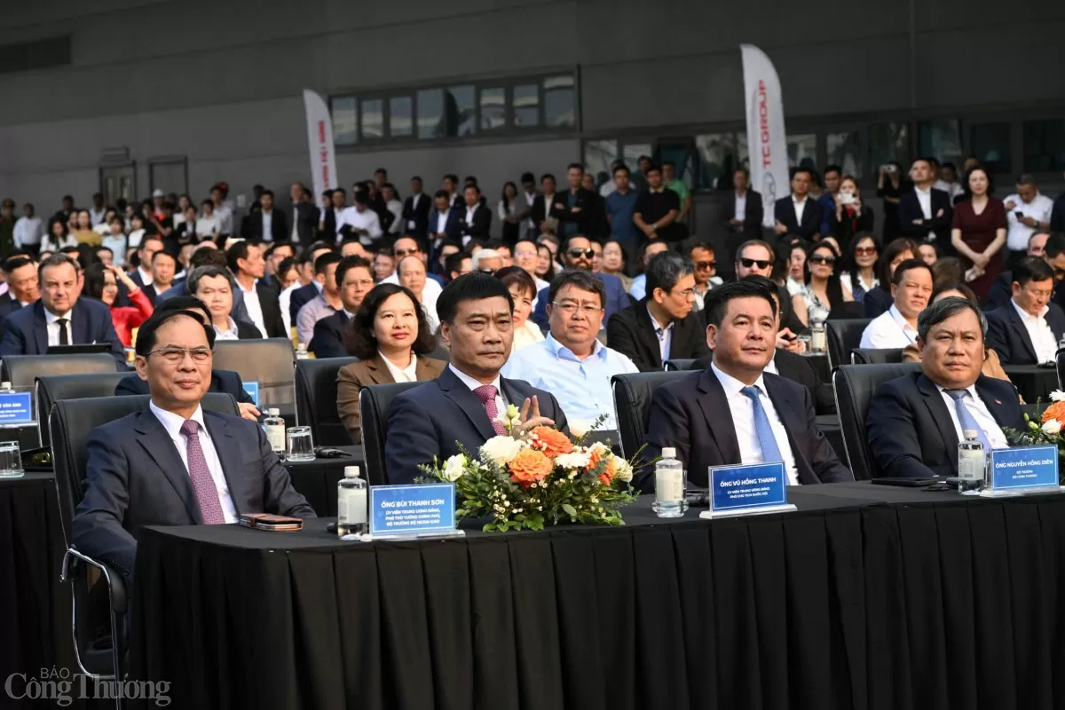 Khánh thành nhà máy Việt Hưng
