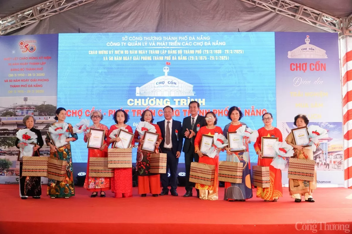 Ngành Công Thương Đà Nẵng vinh danh 19 thương nhân có đóng góp to lớn cho sự phát triển của chợ Cồn