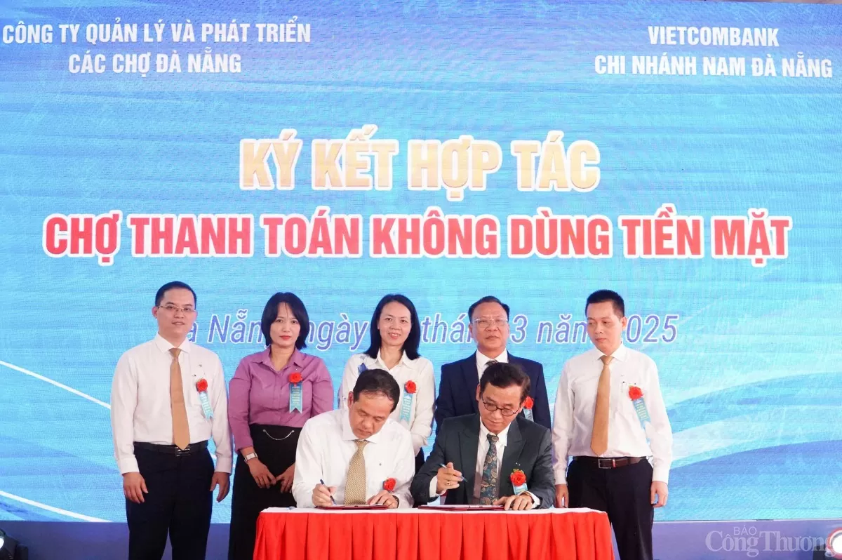 Công ty Quản lý và Phát triển các chợ Đà Nẵng đã ký kết hợp tác với Ngân hàng Vietcombank – Chi nhánh Nam Đà Nẵng ký kết hợp tác chợ thanh toán không dùng tiền mặt
