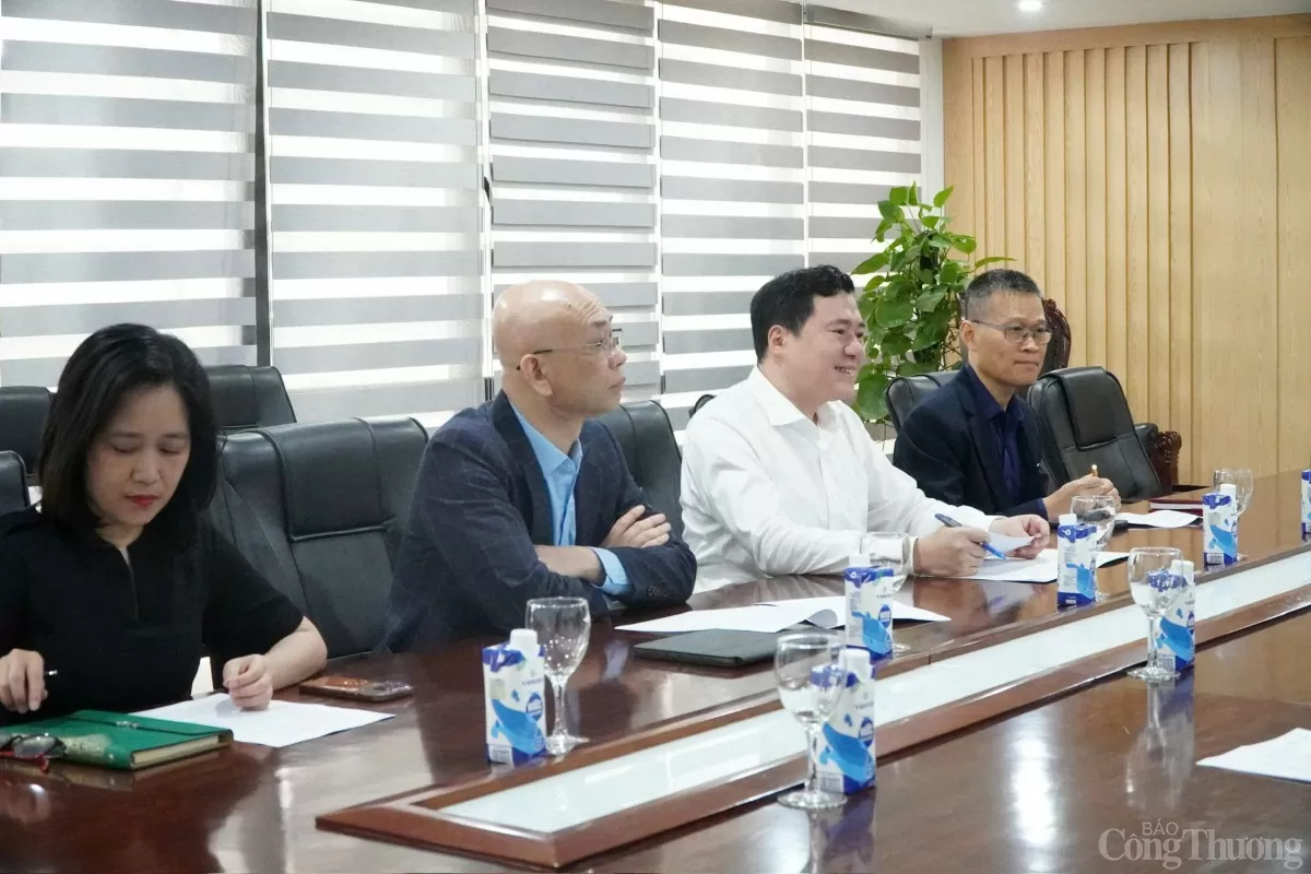 Thứ trưởng Nguyễn Sinh Nhật Tân tiếp và làm việc với Phó Chủ tịch điều hành toàn cầu của Tập đoàn A.P.Moller - Maersk