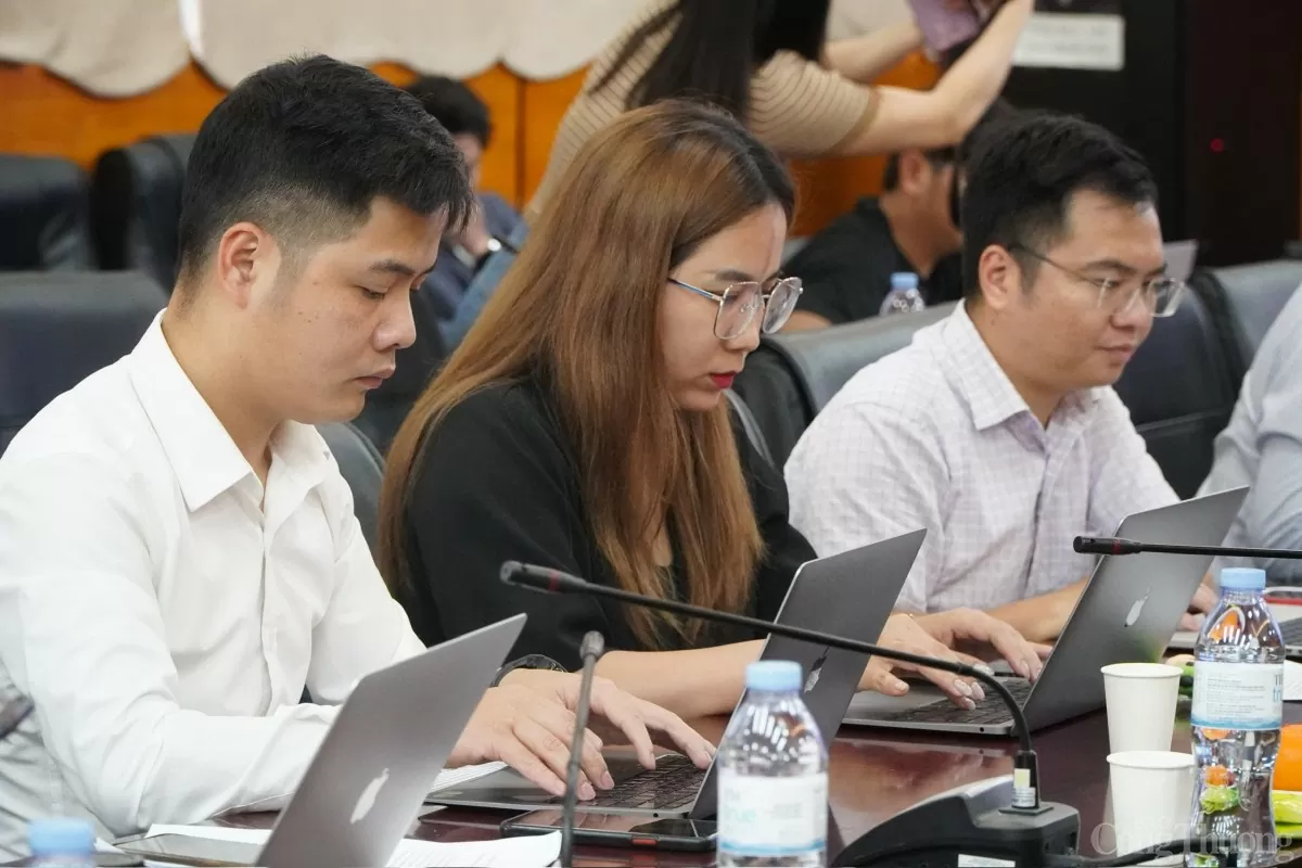 Đại diện các cơ quan thông tấn báo chí tham dự.