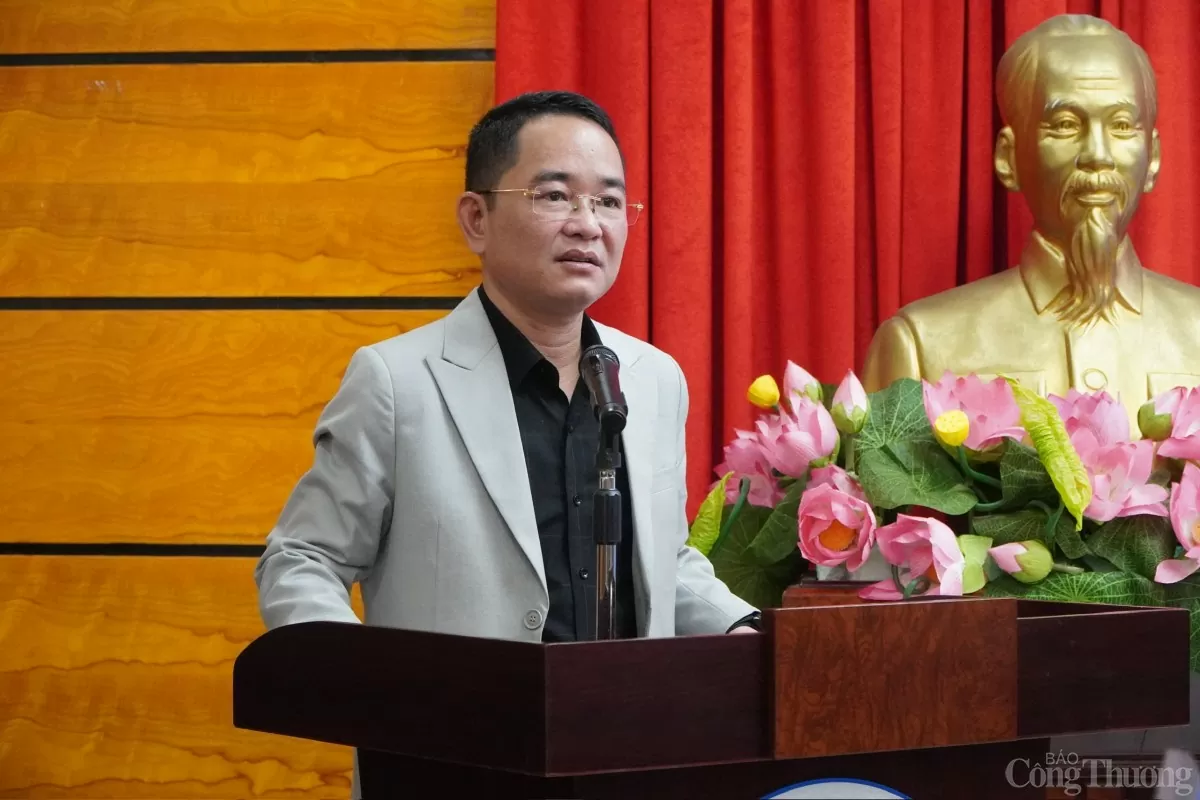 TS. Vũ Hoài Nam phát biểu khai mạc hội nghị.
