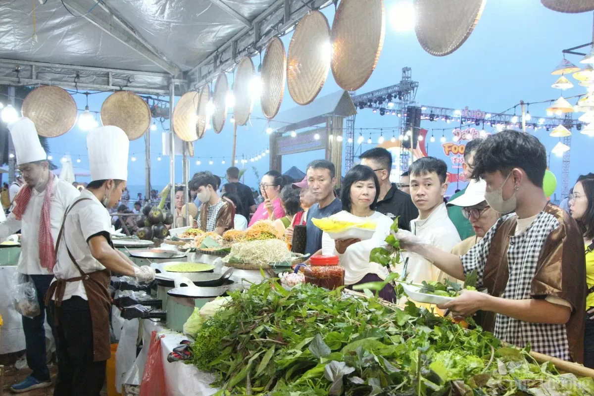 Khách quốc tế 'chen chân' tại Đà Nẵng Food Tour 2025