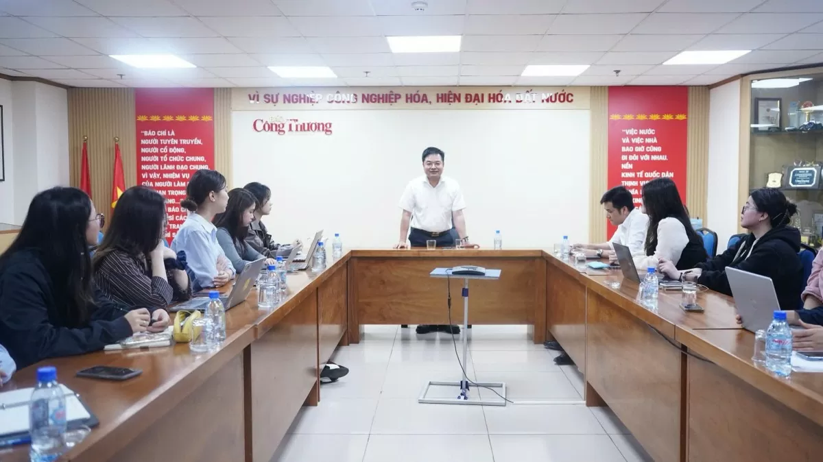 Tổng Biên tập Nguyễn Văn Minh: Que diêm và ngọn lửa trên tay sinh viên báo chí
