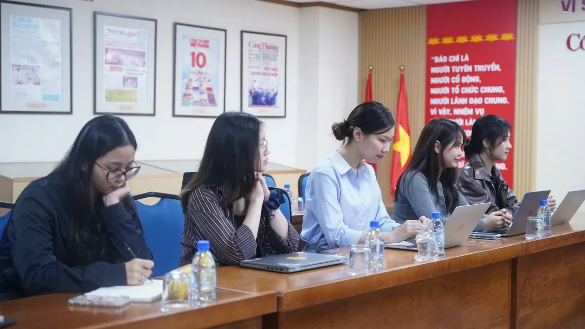 Tổng Biên tập Báo Công Thương gặp mặt và đối thoại với sinh viên thực tập