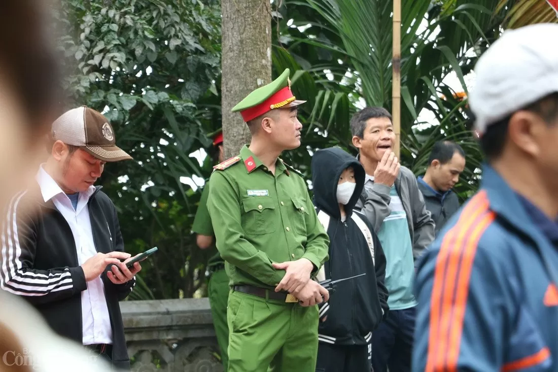Đền Hùng chật kín khách thập phương trong ngày đầu khai hội