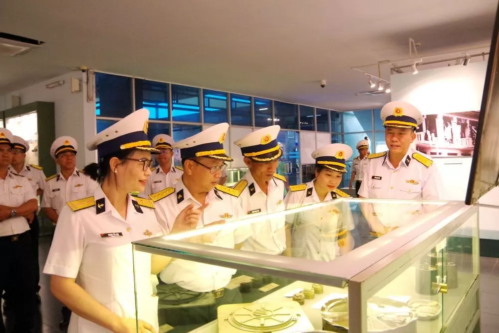 Vùng 2 Hải quân tuyên dương quân nhân chuyên nghiệp tiêu biểu