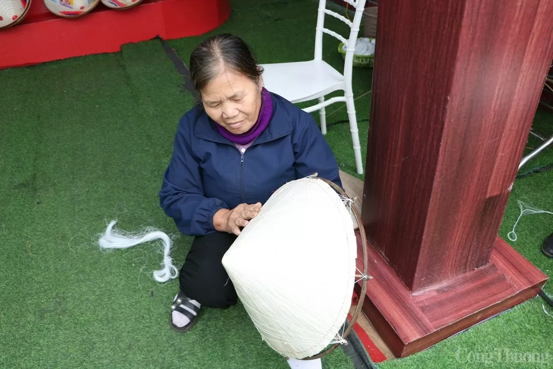 Hàng loạt sản phẩm OCOP ‘đổ bộ’ Lễ hội Đền Hùng 2025 Hàng loạt sản phẩm OCOP ‘đổ bộ’ Lễ hội Đền Hùng 2025