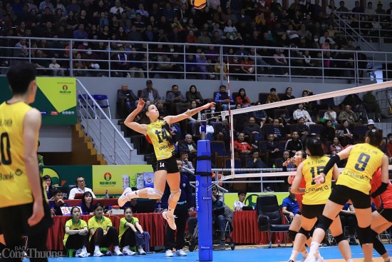 viet nam dang cai giai bong chuyen nu quoc te 2025