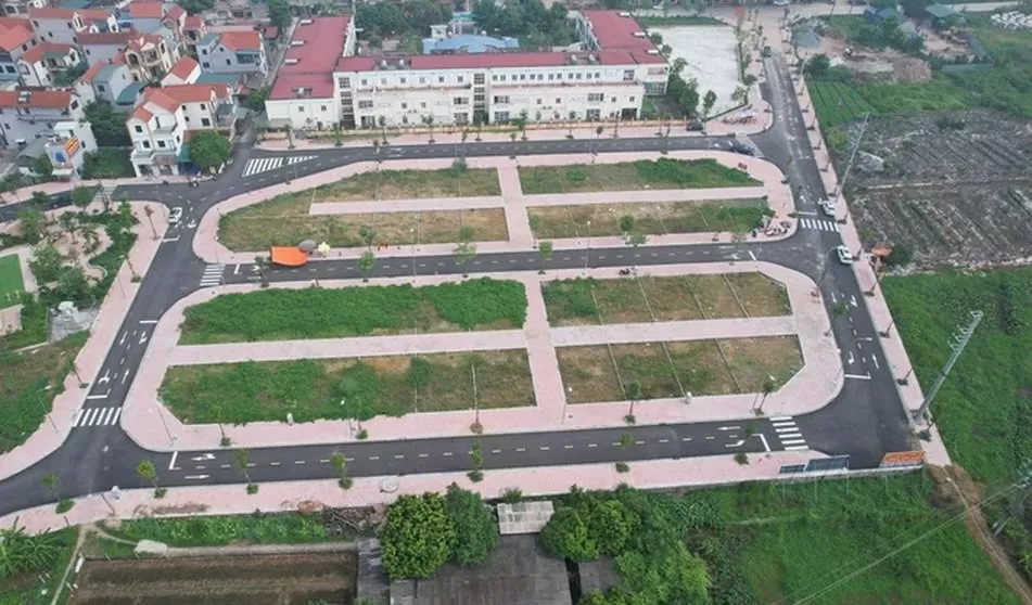 đất đấu giá đang trở thành đích nhắm hàng đầu của giới đầu tư. Ảnh minh họa