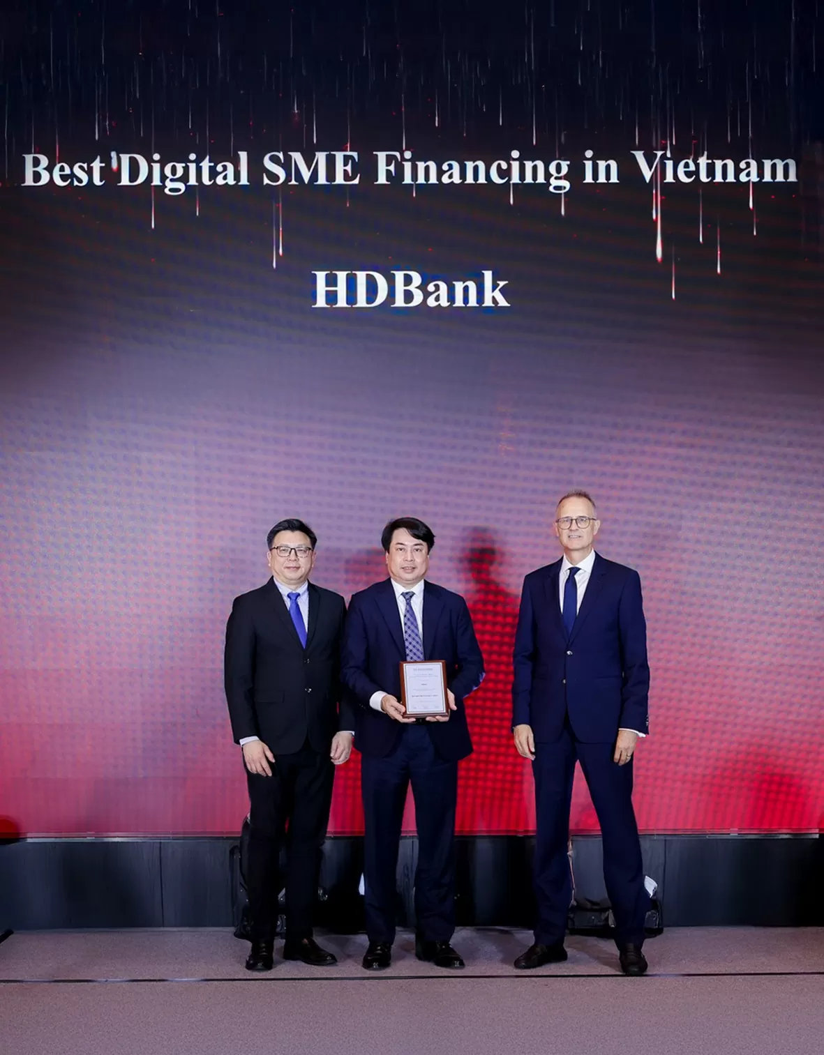 Tăng tốc cùng doanh nghiệp SME: The Asian Banker vinh danh HDBank