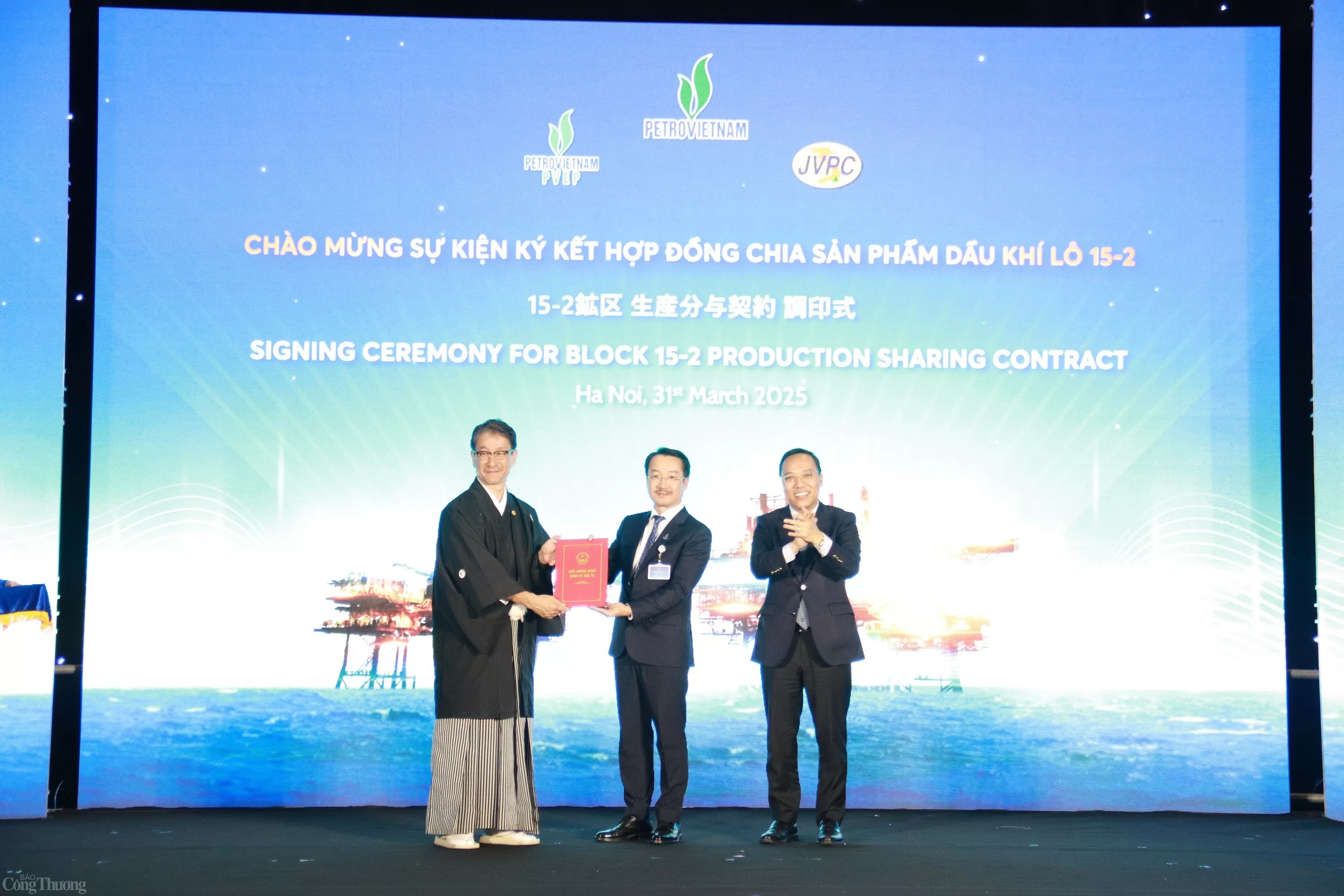 Petrovietnam ký hợp đồng chia sản phẩm dầu khí với nhà thầu