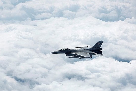 may bay chien dau f 16 ba lan sap gap su 30 cua nga tai hy lap