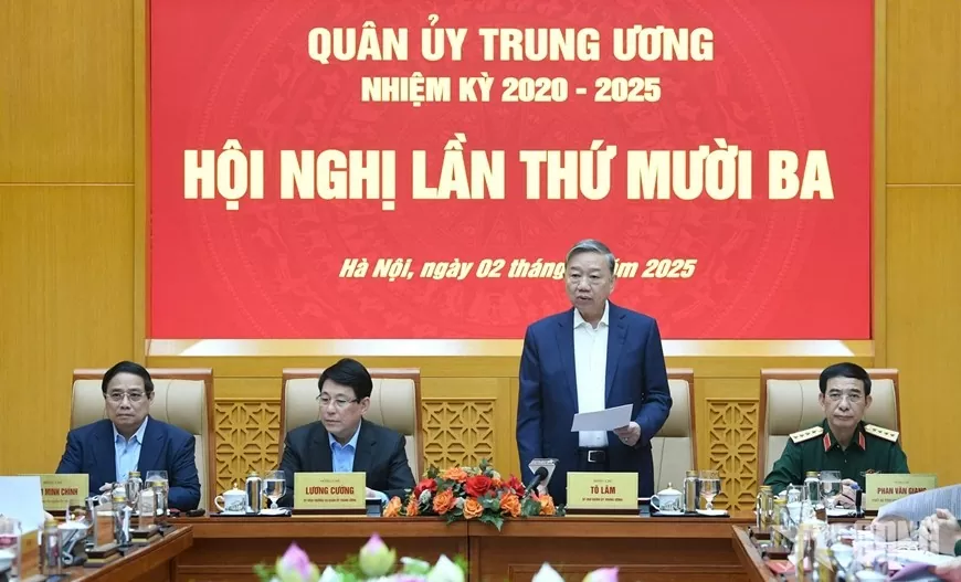  Tổng Bí thư Tô Lâm, Bí thư Quân ủy Trung ương phát biểu chủ trì hội nghị.