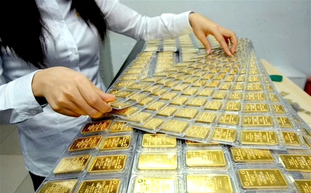 Vàng lập đỉnh mới: Nên mua hay chờ?