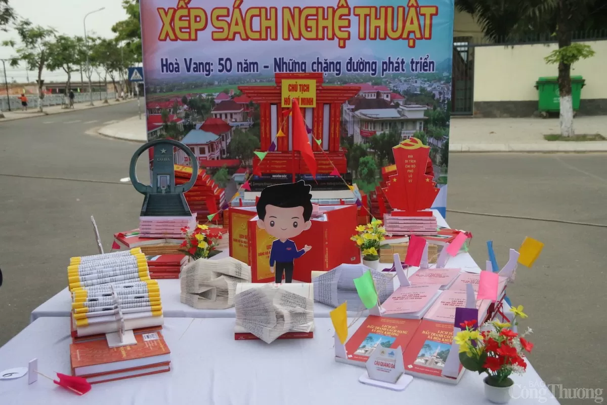 Mô hình xếp sách nghệ thuật trưng bày tại triển lãm