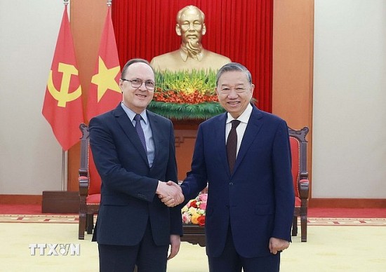 tong bi thu de nghi lien bang nga tang cuong hop tac cong nghe nang luong dien hat nhan voi viet nam
