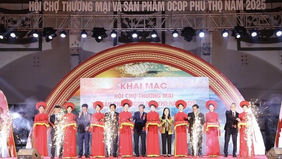 hon 250 gian hang tai hoi cho thuong mai va san pham ocop phu tho