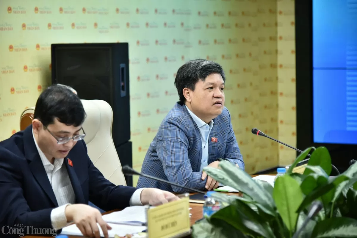 Thuế tiêu thụ đặc biệt xe hybrid: Nên giảm ra sao?