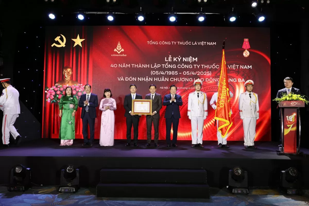 Vinataba đón nhận Huân chương lao động hạng Ba